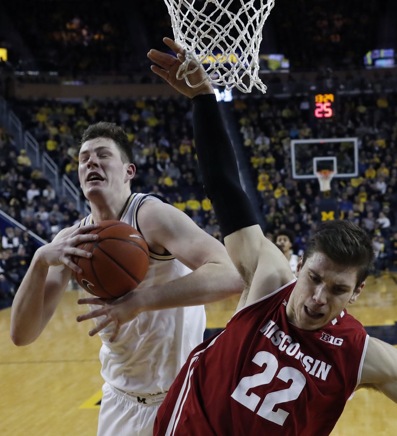 No. 7 Wolverines 61, No. 19 Badgers 52